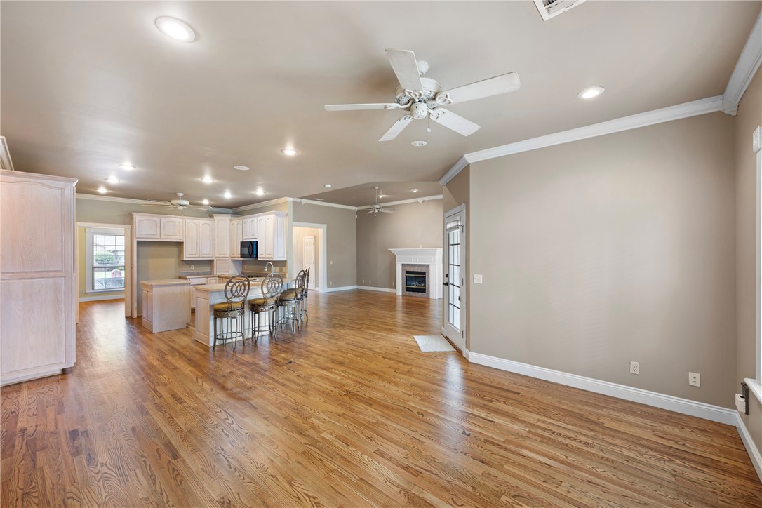 14RU RUSSELLVILLE CITY - Residential