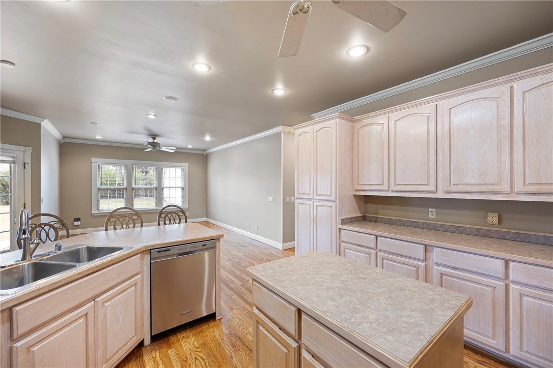 14RU RUSSELLVILLE CITY - Residential