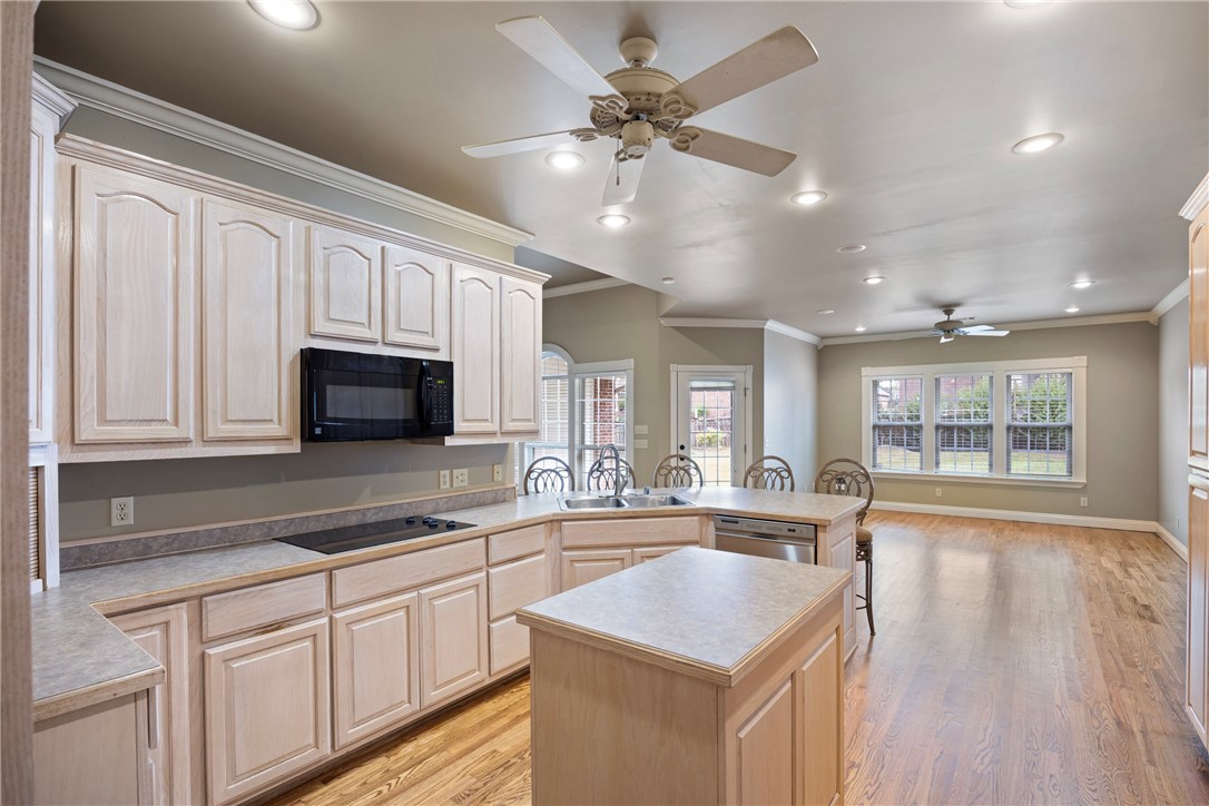 14RU RUSSELLVILLE CITY - Residential