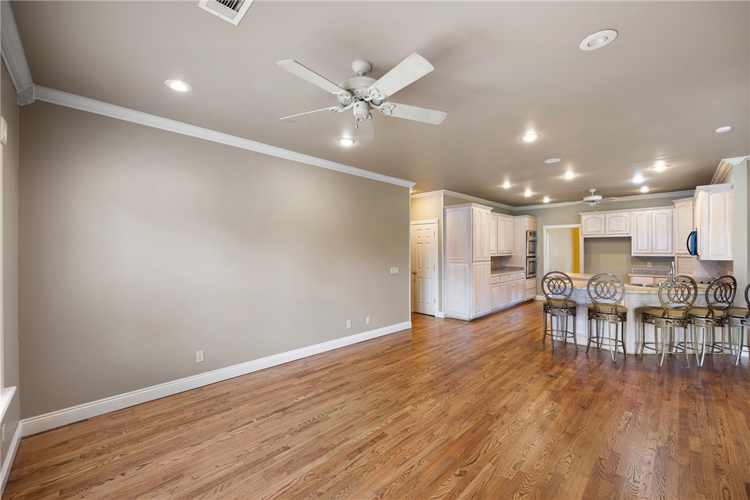 14RU RUSSELLVILLE CITY - Residential