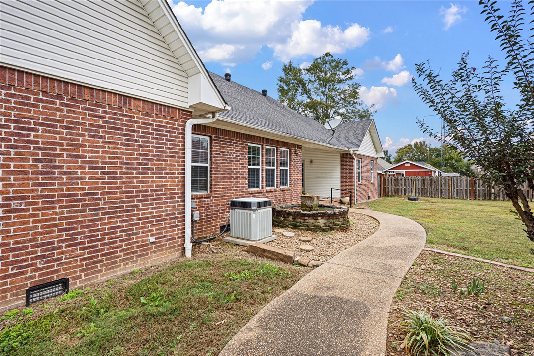 14RU RUSSELLVILLE CITY - Residential