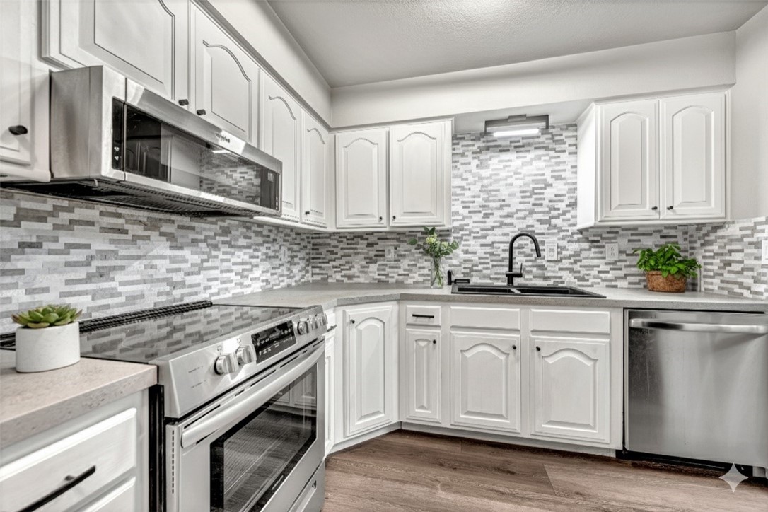 Townhouse Tct 3 A/K/A Drake Court Bvv - Residential