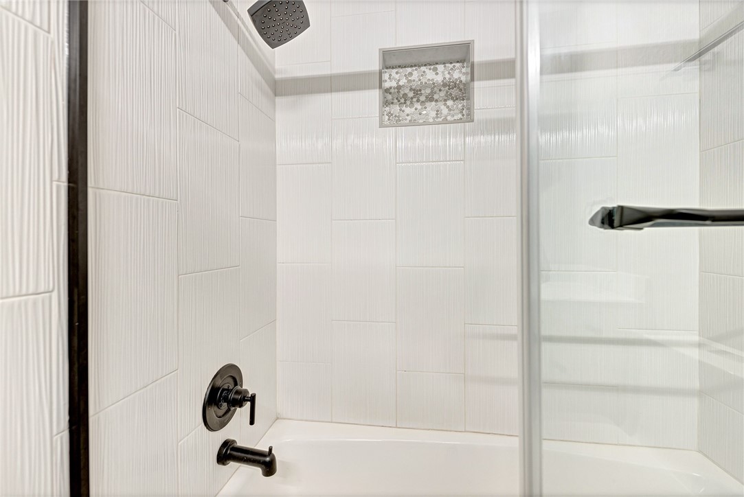 Townhouse Tct 3 A/K/A Drake Court Bvv - Residential