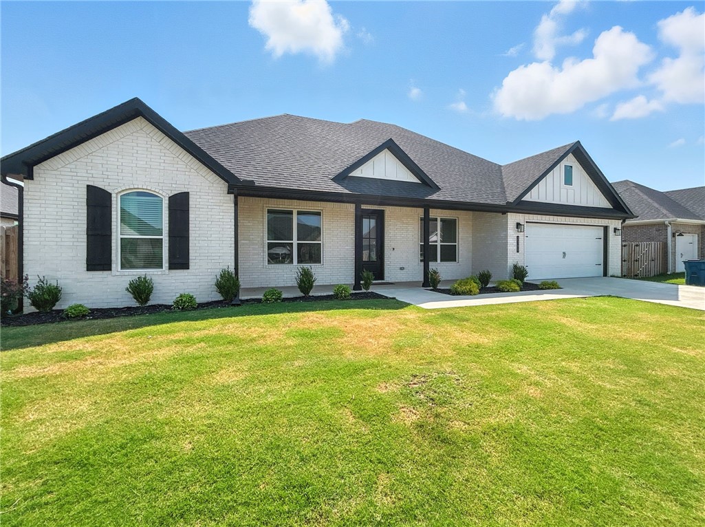 Newly listed in the quiet Arlington Neighborhood: this 4 bedroom 2 bath home offers a split-floorplan with formal dining, a living area with gas fireplace, dining room with accent beams, and a kitchen featuring granite countertops, breakfast bar, and stainless-steel appliances. Outside, enjoy a covered front and back porch with a fully fenced backyard with storage shed and 2 raised garden beds! Positioned near Pea Ridge School District campuses and just a 15-minute drive to Walmartās Home Office. Neighborhood features sidewalks and community pool.