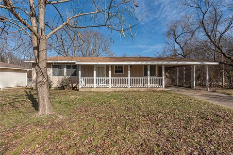 Photo of 2400 Valley Drive, Fayetteville, AR 72703 (MLS # 1336580)