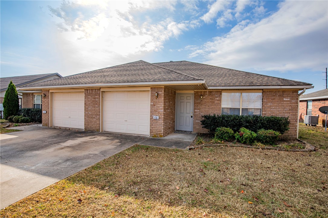 Great 2 bed 2 bath Duplex just minutes from downtown Bentonville and bike trails on A street. Fresh paint and new wood style vinyl plank flooring throughout. Large kitchen with refrigerator and dishwasher. Home also includes washer and dryer and owner will be maintaining lawn and landscaping.