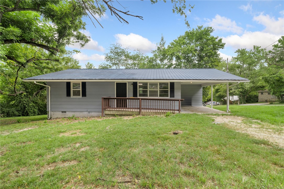 Check out this newly remodeled two bedroom one bath home in Harrison. With it being close to shopping and schools, it is a great location for a family just starting out. Take the time to book your showing today.