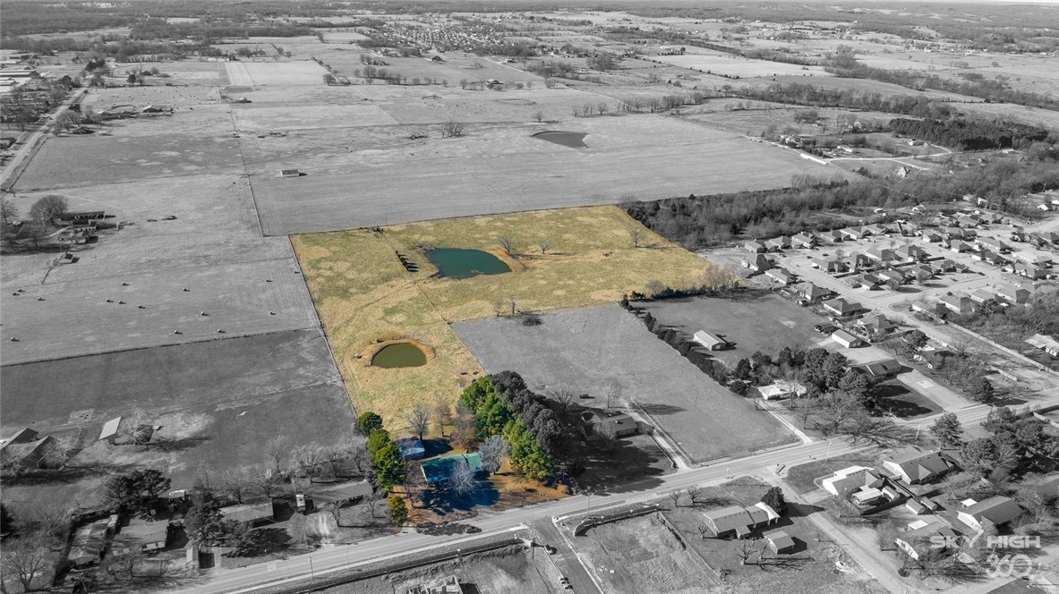 14.15 Beautiful Acres with two ponds. Cute home and barn! Fully fenced pasture. Hard to find land in Pea Ridge. Walking distance to schools and city park! See MLS1086057 for more info.