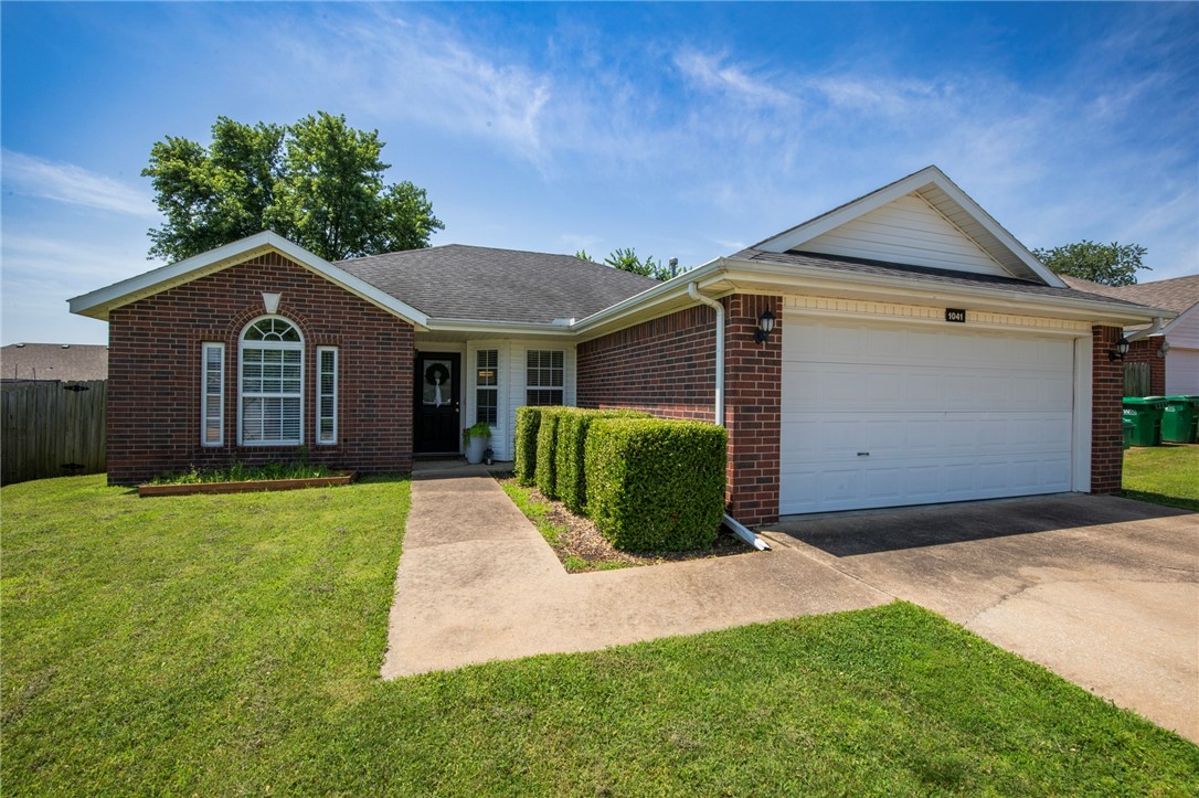 A perfectly turn key home in Centerton is yours for the taking. Hard surface floors in hall, living, and kitchen. All new wall and cabinet paint, fireplace mantel, all new light fixtures, new carpets in beds replaced the last couple years, and the water heater replaced in 2024. Just 1.3 miles to Bentonville West and less than 7 miles to the new Walmart Home Office.
