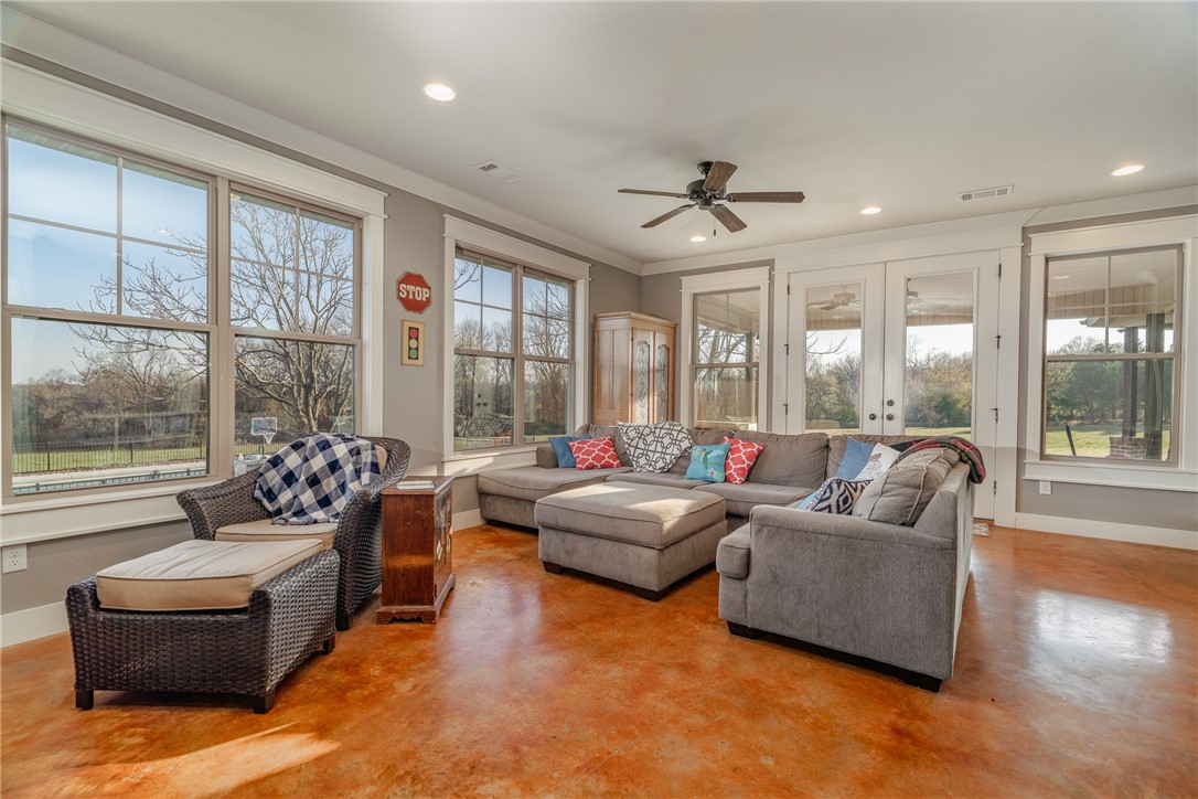 25-19-31- CAVE SPRINGS - Residential