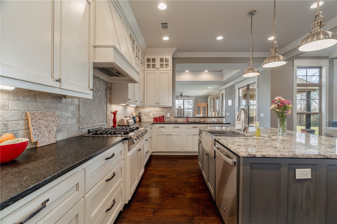 25-19-31- CAVE SPRINGS - Residential