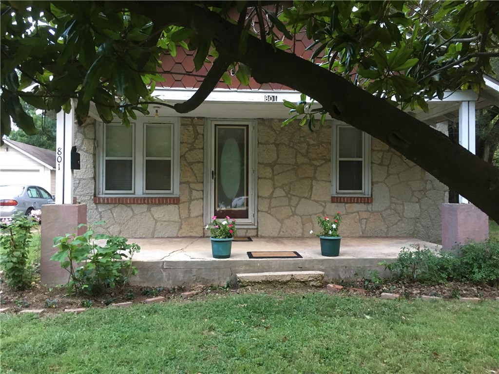 Unique rock house on oversized lot just 3 minutes to Downtown Bentonville just off Walton Blvd.