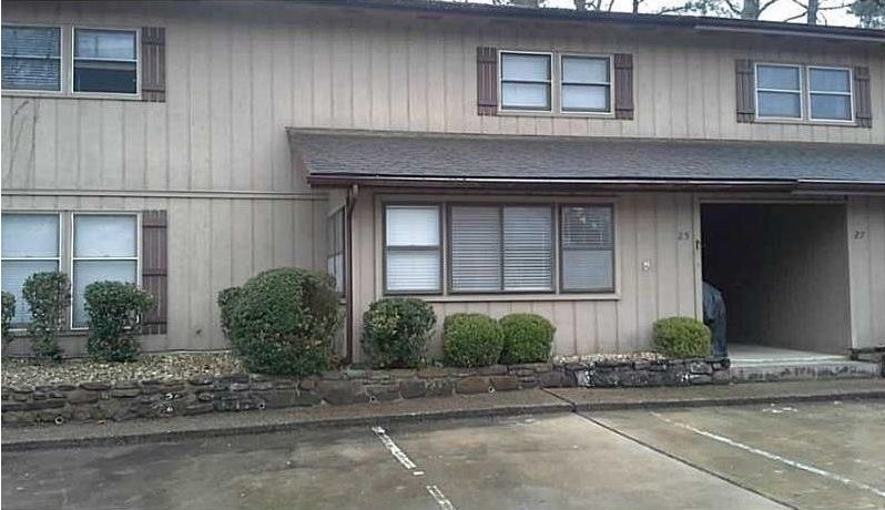Cute 2 bedroom, 1.5 bathroom end unit. Covered walk way to front door. Coat closet in front entry. Sun room/office off living room. Bedrooms, full bath & laundry on upper level. Neutral paint through out.