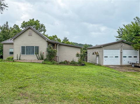 Photo of 504 Mclean Avenue, Cotter, AR 72626 (MLS # 1357364)