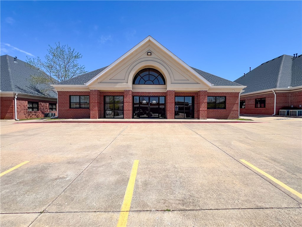 Welcome to a premier leasing opportunity in the heart of Joyce Blvd, offering approximately 1,510 square feet of versatile office space. Nestled within a vibrant commercial hub, this meticulously designed office presents an ideal setting for businesses seeking both functionality and aesthetic appeal.
Whether you're a startup, small business, or established enterprise, this office adapts to your unique needs. With flexible layout options, you can customize the space to suit your business requirements, promoting efficiency and functionality.
Equipped with essential amenities, including high-speed internet connectivity, climate control systems, and dedicated parking facilities, this office ensures a seamless and comfortable working environment for you and your team.