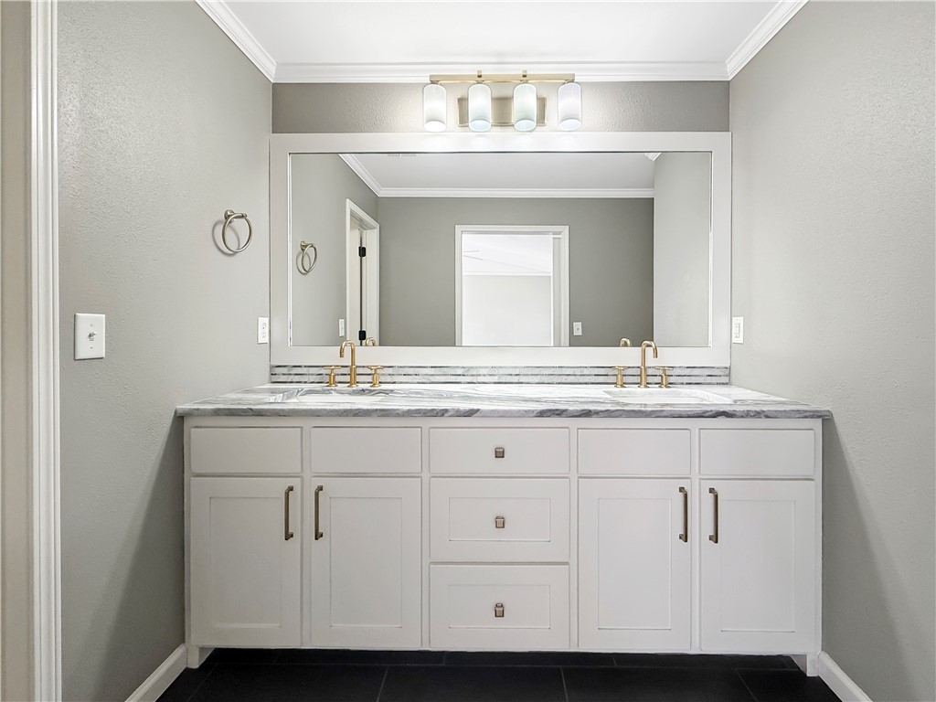 Pinnacle Town Homes Rogers - Residential