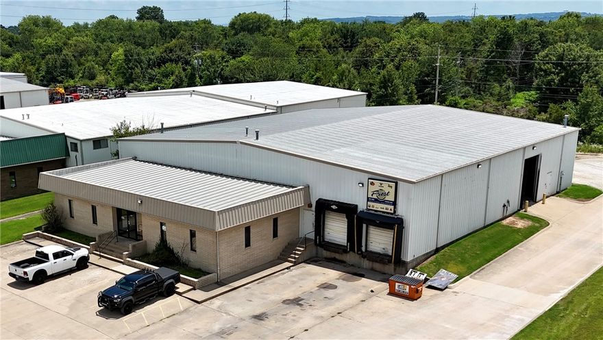 1207 ESI Drive is a ±11,808 SF freestanding industrial facility zoned I-2, offering flexible loading with two dock-high and two drive-in doors. Located less than five miles from I-49 and directly across from Springdale Municipal Airport, the site provides excellent
regional access. Its standalone configuration, heavy industrial zoning, and proximity to Northwest Arkansas make it well-suited for manufacturing, distribution, and service-oriented operations.
• Building Size: ±11,808 SF
• Zoning: I-2 (Industrial)
• Grade-Level Doors: Two
• Dock-High Doors: Two
• Clear Height: 19’ 5”
• Approximately 1,800 SF of second-generation office space