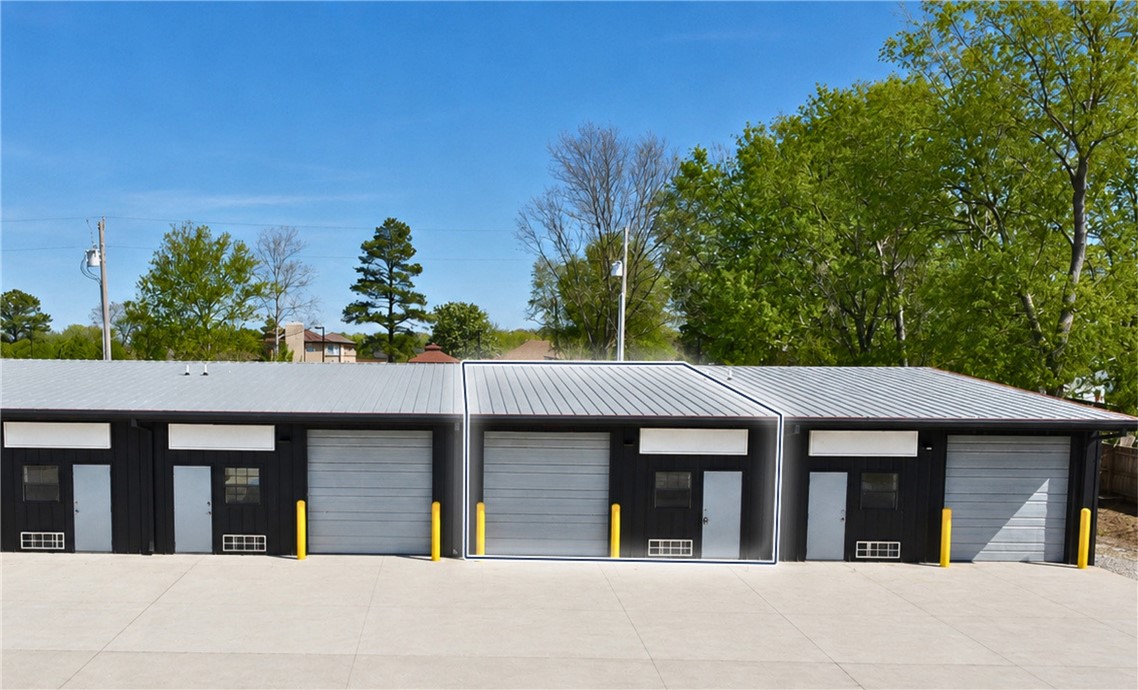 Photo 1 of 11 — 1603 Acorn Drive, Rogers, AR 72756