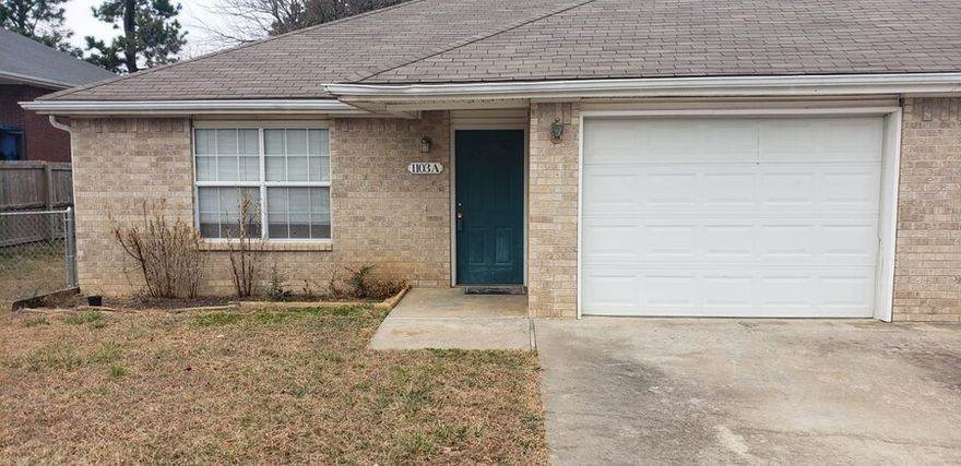 Live close to Downtown Bentonville and Walmart Global Headquarters, just off of J St. near Bentonville High School.

Fenced back yard.
Walking Distance from Bentonville High School.
Pet Friendly! Bring your whole family!
1200 Heated SqFt of living space.
Short drive from 8th St Market.
Large kitchen, featuring tile floors and modern design.
