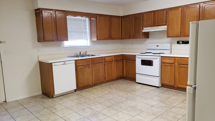 Mallard Sub Bentonville - Residential Lease