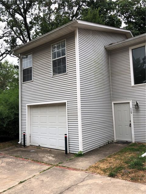 Photo of 609 SW Adams Street, Fayetteville, AR 72703 (MLS # 1335797)