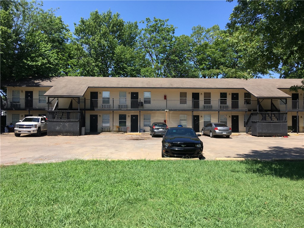 Please note: This is a NO Pet property.
Come look at this spacious one bedroom. Located near George Luther Park and easy bike access to Razorback Greenway. Unit is of similar unit and colors may vary.
We do not advertise on Craigslist or Facebook Marketplace.
S.A.F.E. Property Management residents are enrolled in the Resident Benefits Package (RBP) for $35.00/month which includes liability insurance, credit building to help boost the resident’s credit score with timely rent payments, up to $1M Identity Theft Protection, HVAC air filter delivery...etc.
