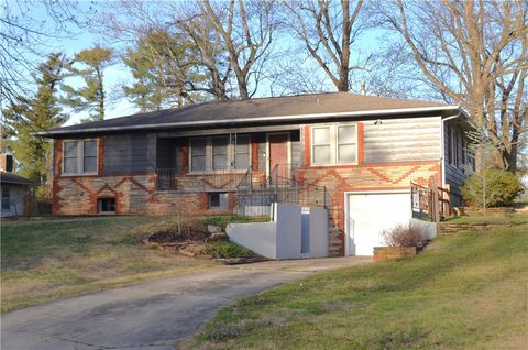 Photo of 100 Martin Drive, Harrison, AR 72601 (MLS # 1339267)