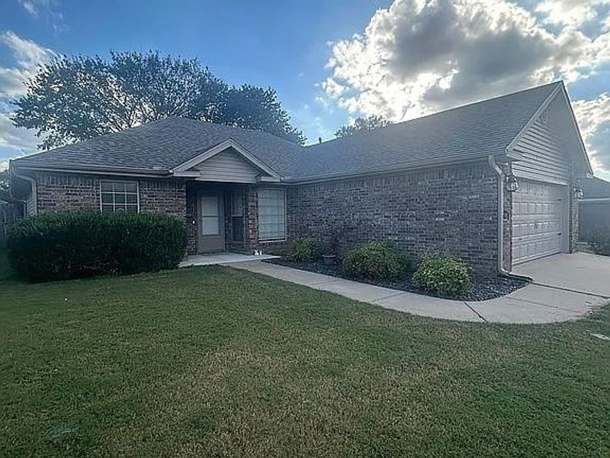 FSBO/ Zillow Remarks: This charming three bedroom two bath home has spacious bedrooms with a privacy wood fence in the backyard.  Nestled on a private street in a cul-de-sac ,surrounded by mature trees, this house is sure to offer totally privacy . Centrally located between West Oklahoma and Springdale, Arkansas and the popular Cherokee casino, new restaurants and access to nearby Springdale and Fayetteville.  The perfect opportunity to enjoy modern living with all the amenities