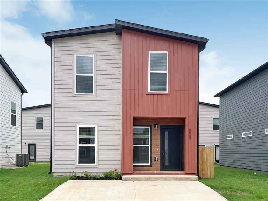 Modern, smart, affordable living! Looking for that first home, wanting to downsize and simplify, or looking for a low-maintenance investment property, Featherston Village may be exactly what you've been looking for. Never think about lawncare again! Everything you need in a great location. Wonderful new subdivision in Bentonville School District. Less than 5 miles from Walmart Corporate office.