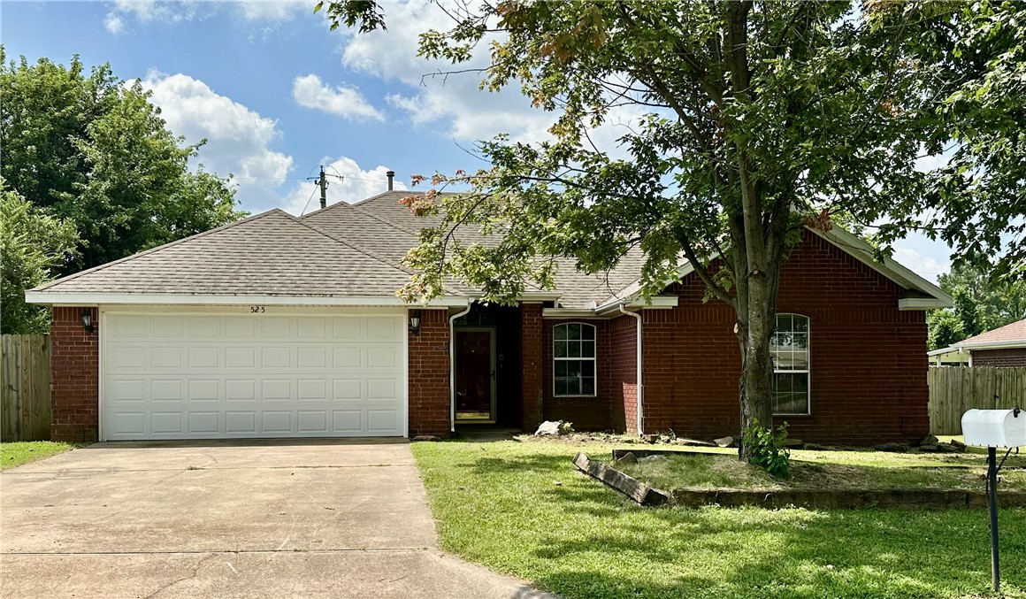 Split floor plan 3 bed 2 bath home great starter home or investment property. Eat-in kitchen, pantry, walk-closets for plenty of storage. Primary bath has jetted tub and walk-in shower. Refinished wood floor in living room. Roof approx 10 years old, new HVAC 2021. Add-on room not included in square footage. Refrigerator, washer, and dryer convey with acceptable offer.