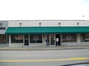 A 4,000 Sq Ft Commercial building in the heart of Russellville! Numerous possibilities!