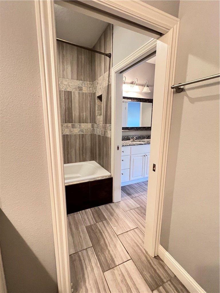 Three Oaks Twnhms Horiz - Residential Lease