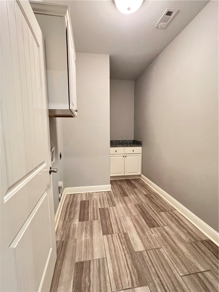 Three Oaks Twnhms Horiz - Residential Lease