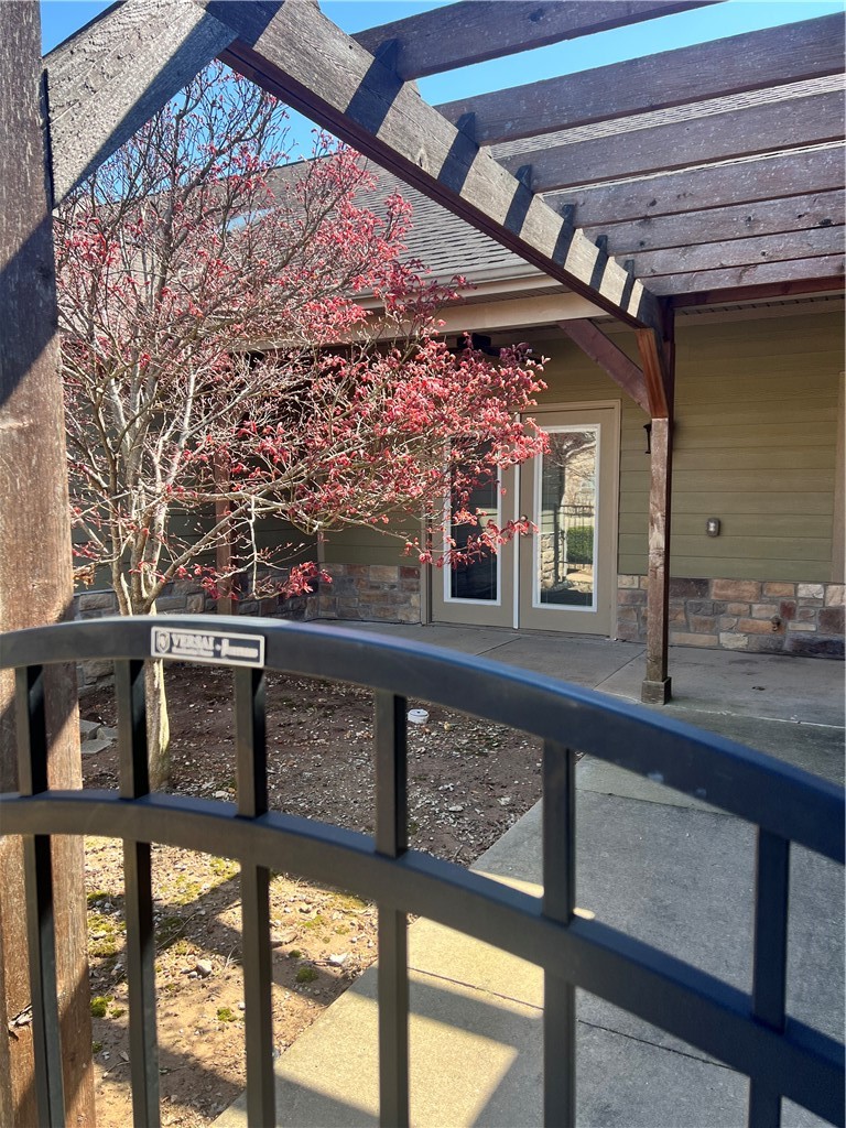 Three Oaks Twnhms Horiz - Residential Lease