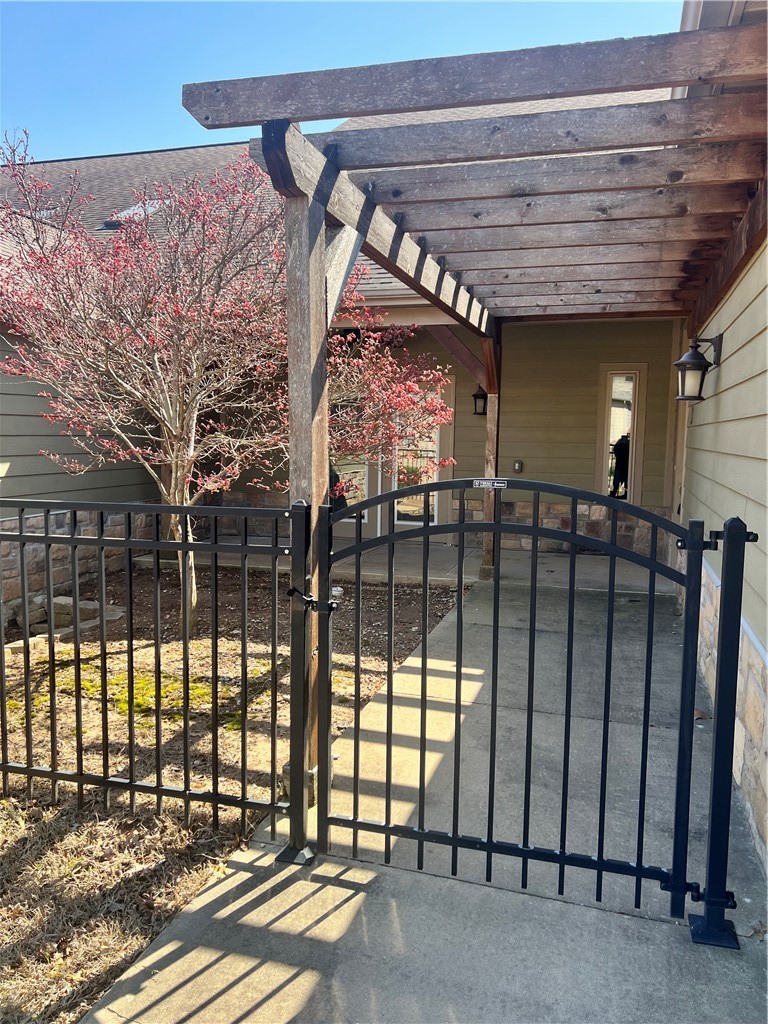 Three Oaks Twnhms Horiz - Residential Lease