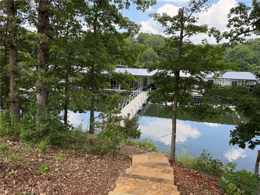 Hawks Landing On Beaver Lake Rurban - Residential