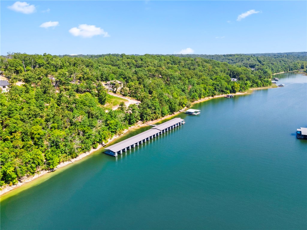 Hawks Landing On Beaver Lake Rurban - Residential