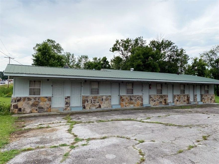 Home and income possibilities come with this house and 5-unit motel with opportunities for a beauty salon, office, etc. Total Square footage for Home/Salon/Motel is 3113 Sq. Ft. Two bedroom home could be converted to three bedrooms. Small shed for a workshop, storage, etc. Pretty park-like yard with room for your toys. Great location in small town on US Hwy 65 in the heart of the Buffalo National River country. Within 15-30 minutes of multiple landings on the river. Within an hour and 10 minutes of Bull Shoals, Table Rock, Taneycomo, Norfork and Greers Ferry Lakes, and the White and Little Red Rivers. Located within minutes of numerous camping, hiking, canoeing, hunting and sightseeing venues. Come check out this property offering a home and income stream opportunities! All #'s approximate. Acreage and age are estimates.