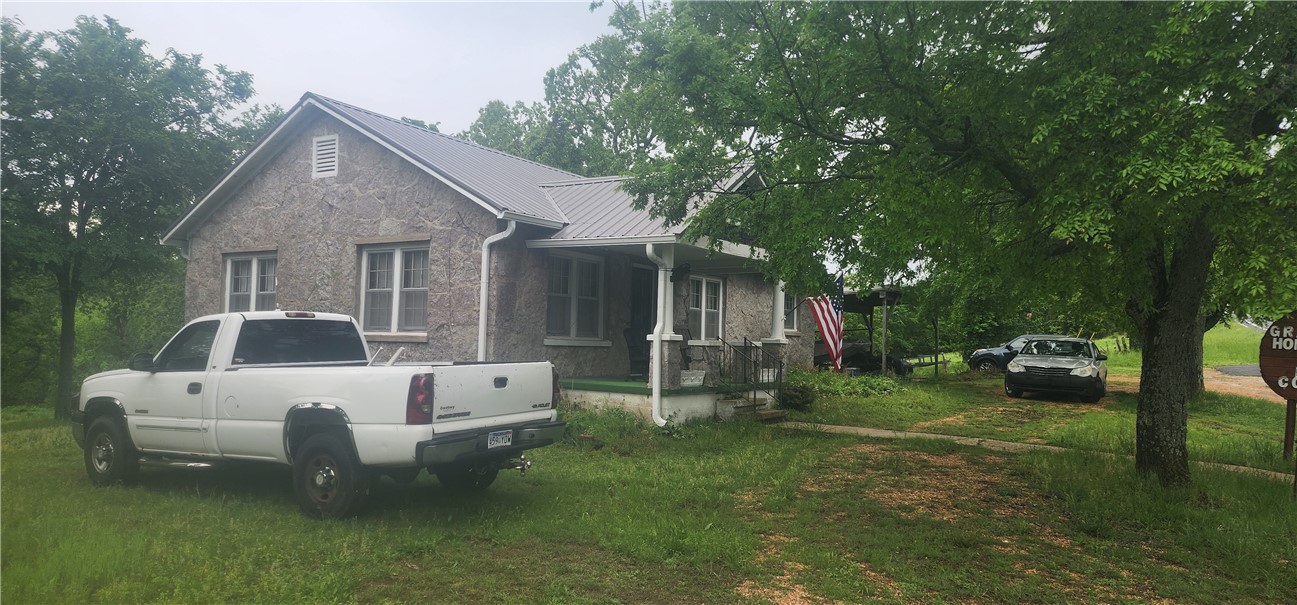 Comfortable home conveniently located close to the Lake! Perfect for 1st time home Buyer or retired couple that enjoys fishing. Good investment for Air BnB. Excellent school district. Home has some hard-wood floors, Newer HVAC system and metal roof is approximately 5 years old. Take a lot for only $119,000.