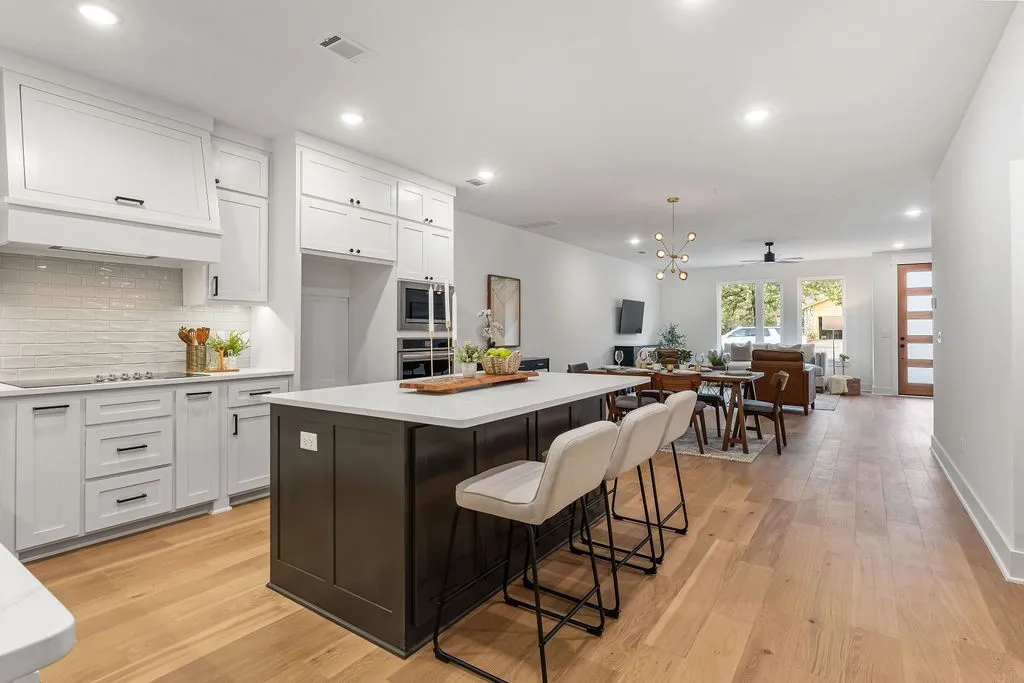 Rogers, Arkansas 72756, United States, 3 Bedrooms Bedrooms, ,3 BathroomsBathrooms,Residential,Active,12127