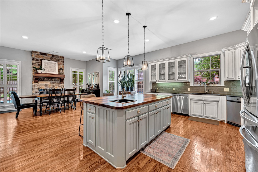 Shadow Valley Ph Vi Rogers - Residential