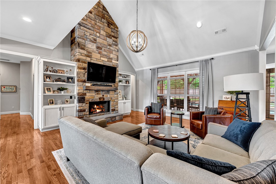 Shadow Valley Ph Vi Rogers - Residential