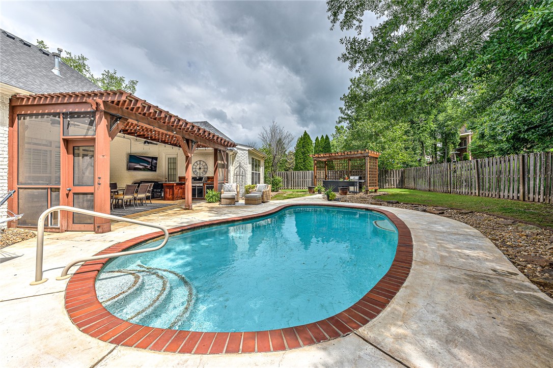 Shadow Valley Ph Vi Rogers - Residential