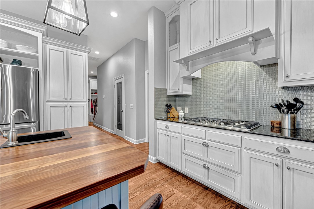 Shadow Valley Ph Vi Rogers - Residential