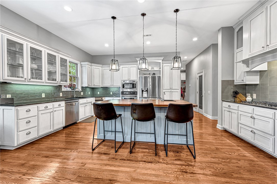 Shadow Valley Ph Vi Rogers - Residential