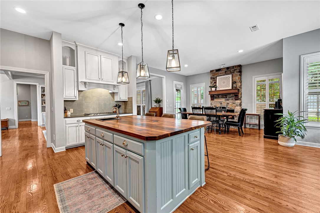 Shadow Valley Ph Vi Rogers - Residential