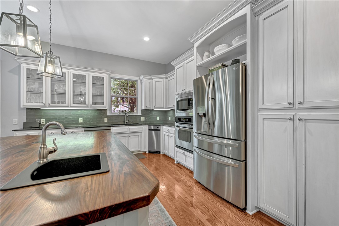 Shadow Valley Ph Vi Rogers - Residential