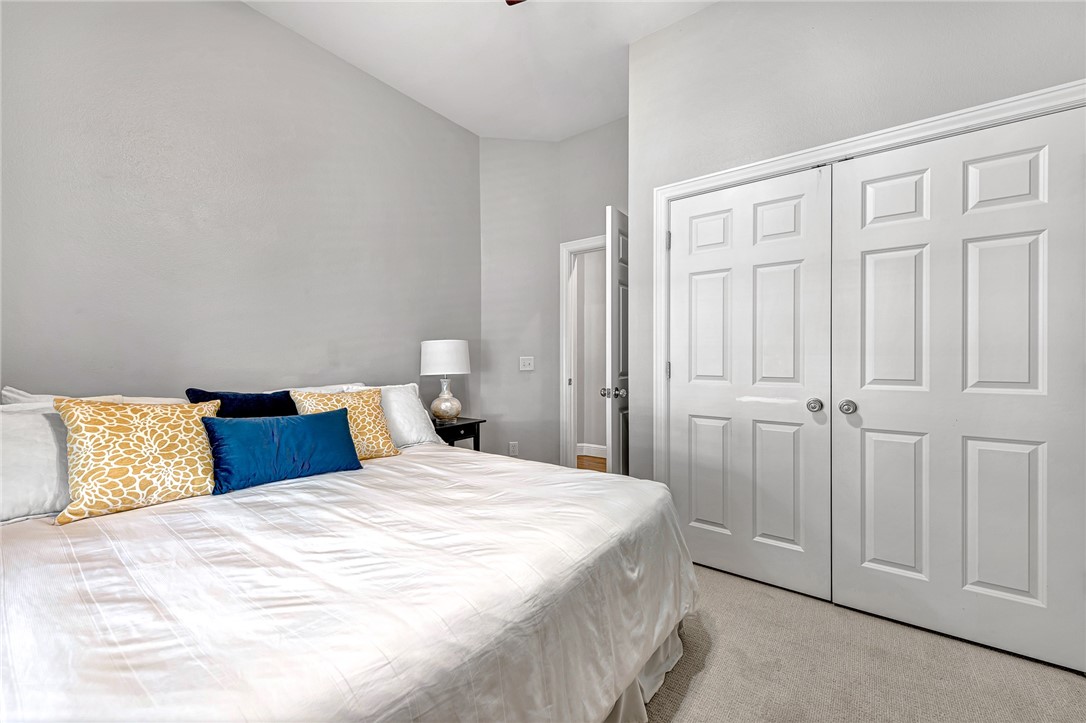 Shadow Valley Ph Vi Rogers - Residential