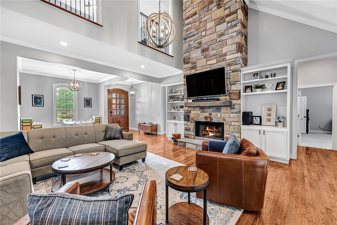 Shadow Valley Ph Vi Rogers - Residential