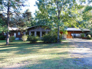 Spacious, modern home with an attractive, rustic appearance. Large tree shaded front yard, chain link fenced back yard W/1/2 ac open wooded area beyond. Includes a separate ''in law'' quarters just back of the house. W/in easy walking distance of Lake Ola Dale. Great bream, bass, crappie and cat fishing. Public launch ramp and picnicking. Origin of state record crappie for many years.